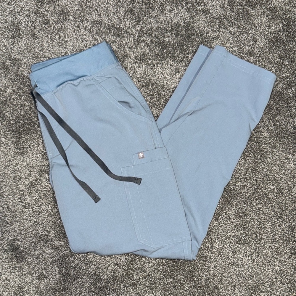 Figs Dusty Blue yola pants and Catarina one pocket top - Picture 3 of 4